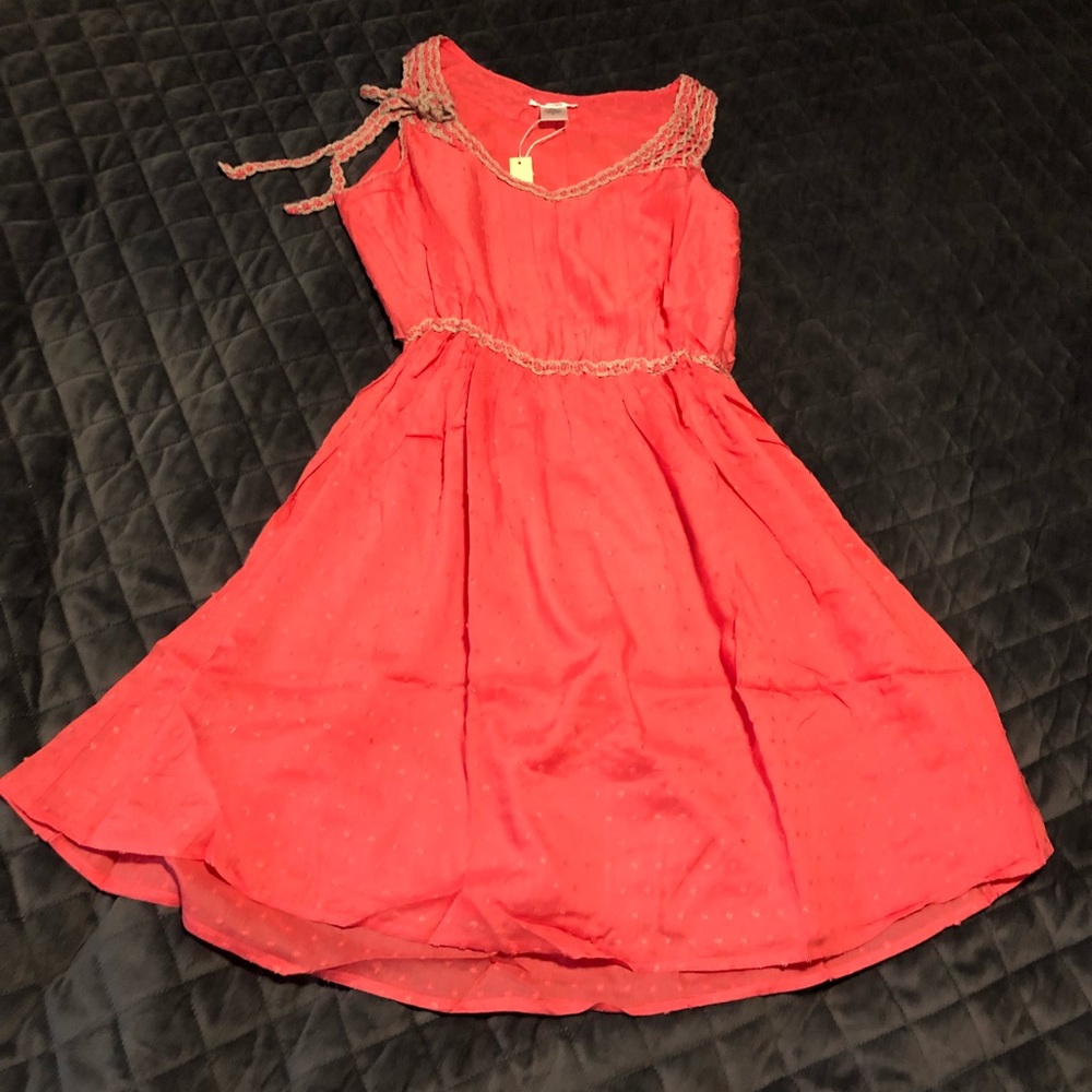 Women’s midi dress coral color crochet details - Picture 3 of 8